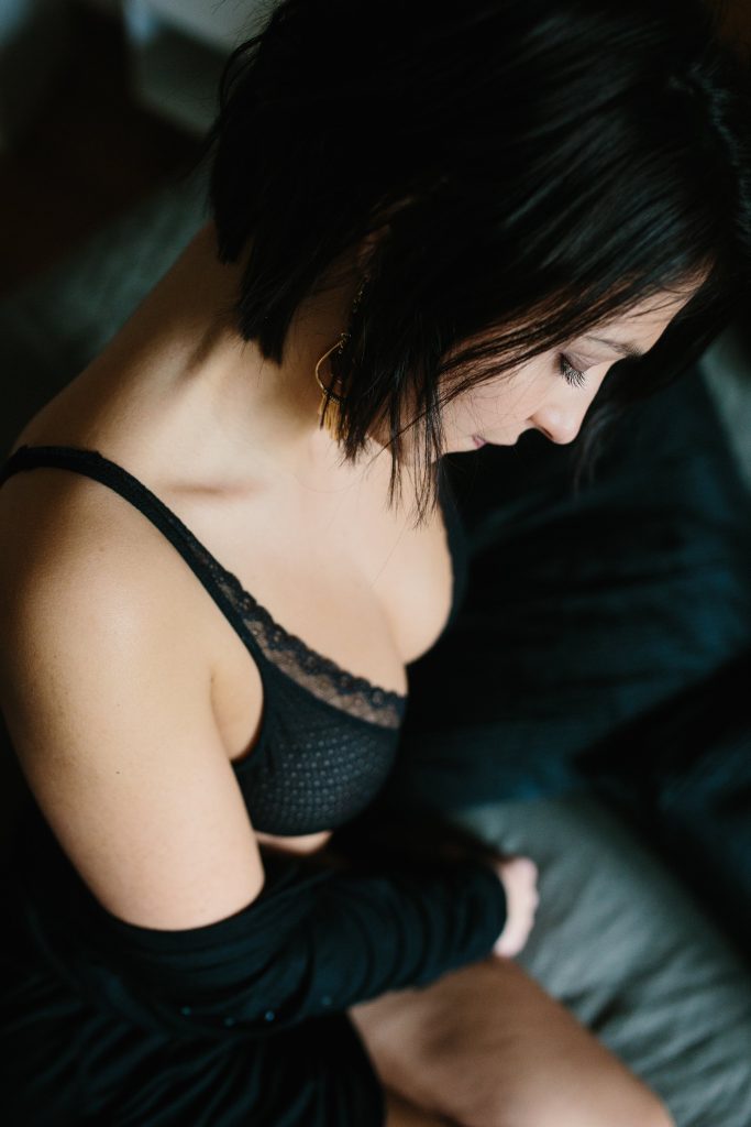 Portrait intime d'une femme en lingerie